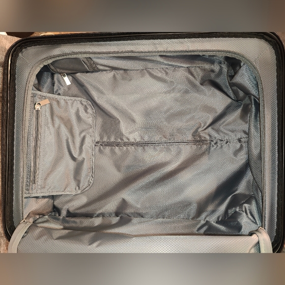 [NWT] Tumi 19 Degree Continental Expandable Carry-On Polycarbonate ($795 Retail) - Picture 10 of 16